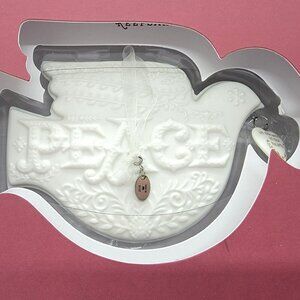 Hallmark Ornament Peace on Earth 2015 Christmas Tree Decoration QGO1769 Dove New